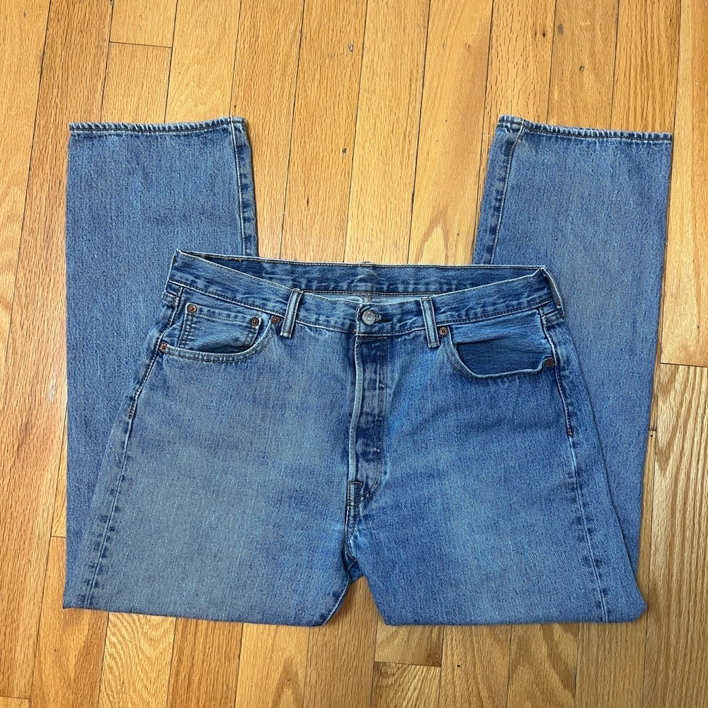 Classic Levi’s 501 Jeans Men's Medium Wash Straight Leg 36x30